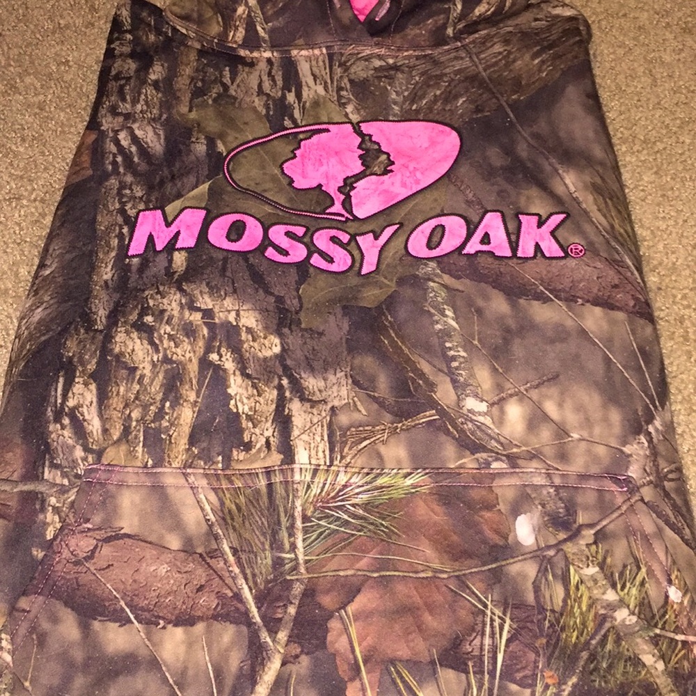 Mossy oak hoodie pink symbol on front